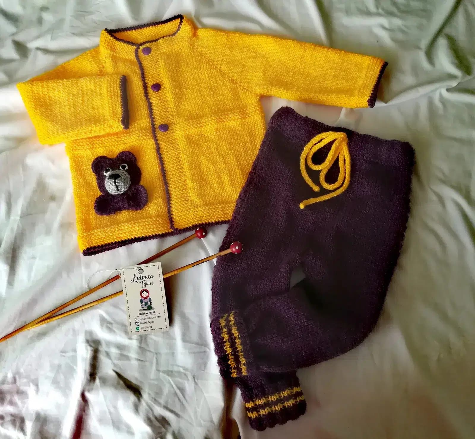 Conjunto bebé unisex tejido a mano