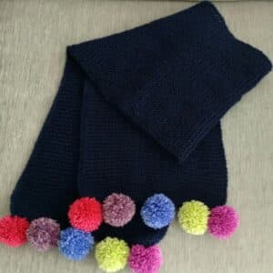 Bufanda con pompones de colores - imagen 1