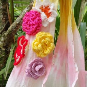 Bolsa de Compras Crochet: Tote Bag Bordada con Diseño Floral Elegante - imagen 2