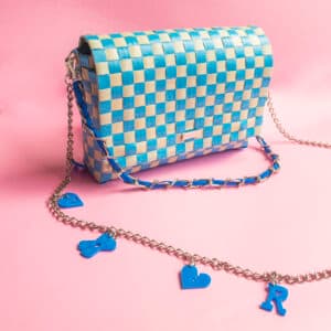 La imagen es referencial. La disposición de las figuras acrílicas varía según su disponibilidad y se disponen al azar. El tiempo de entrega de este producto con CANTIDADES disponibles es de dos (02) a cinco (05) días hábiles. El tiempo de entrega de este producto BAJO PEDIDO es de ocho (08) a diez (10) días hábiles.