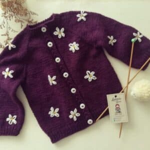 Saquito para niña hecho a mano - imagen 1