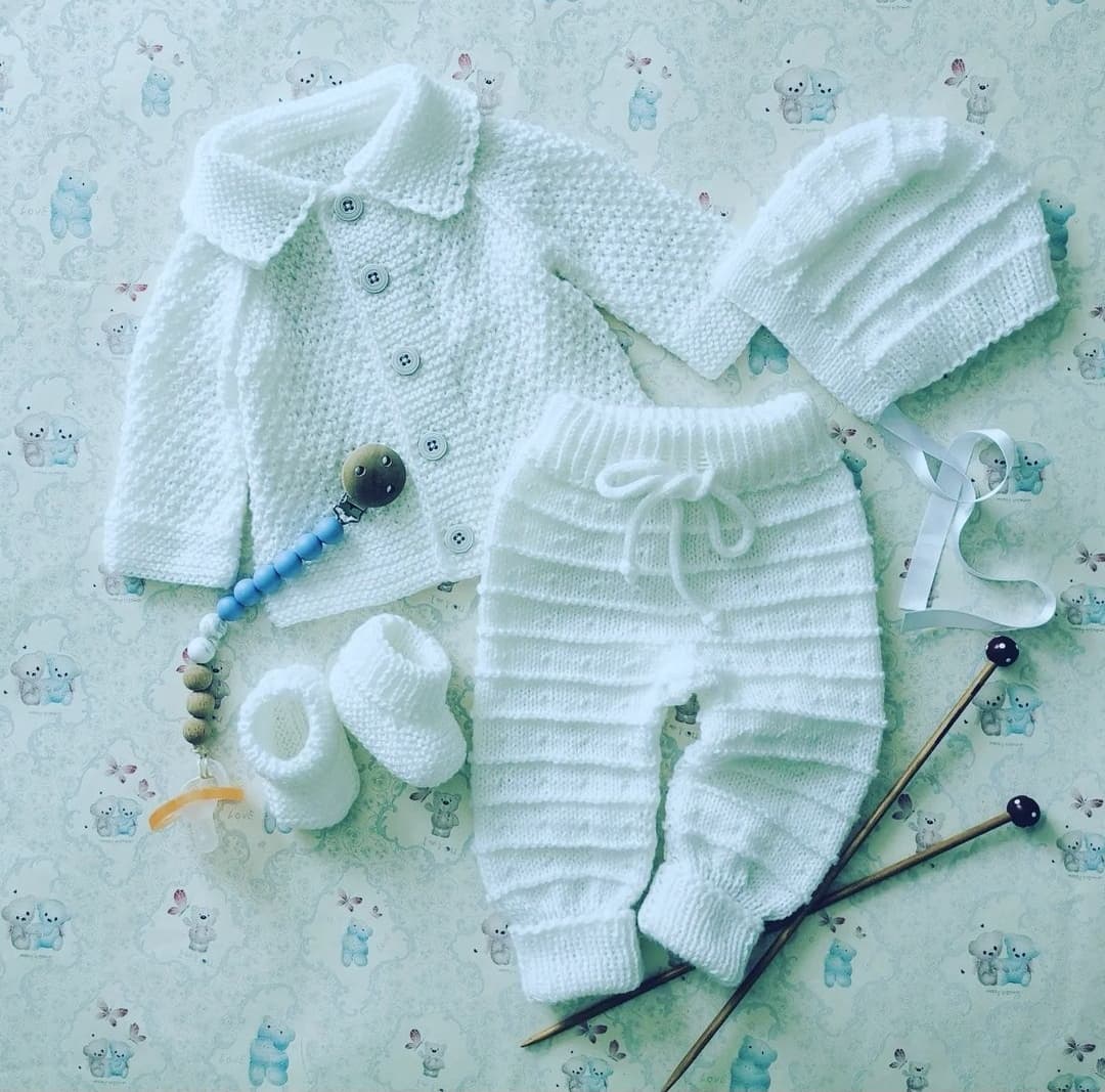 Two Needles Baby Set: Complete Unisex Set 1-3 Months - Ideal Layette for Newborns