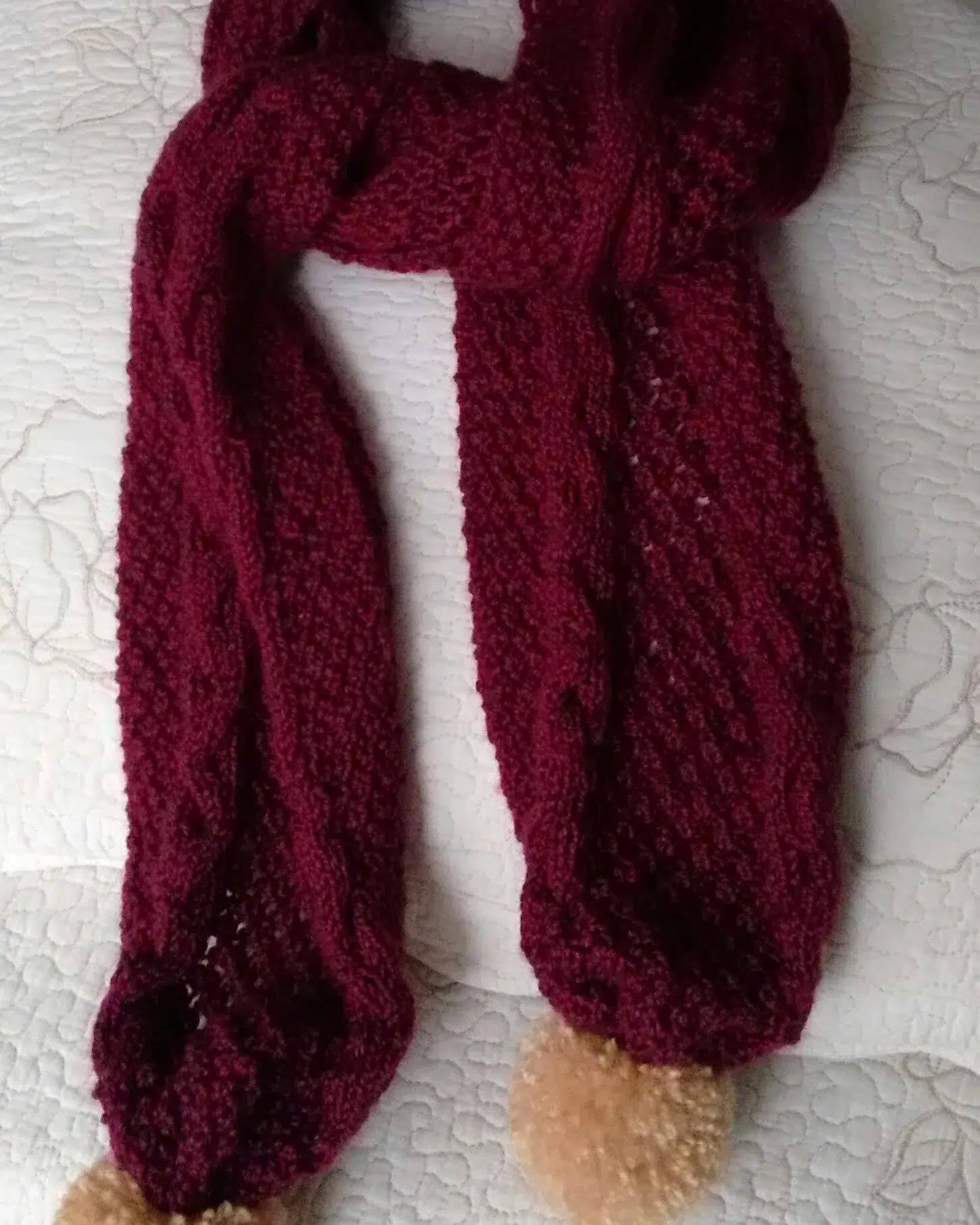 Bufanda con pompón grande